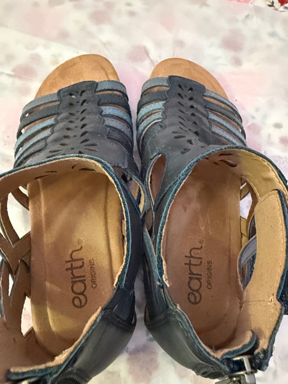 Earth Origins Blue Cutout Strappy Sandals NWOT - Picture 4 of 6